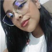 Profesora de artes enseña a estudiantes de todas las edades desde historia del arte hasta la técnica en las artes, en dibujo y pintura